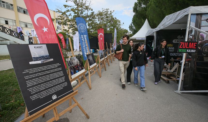 Bursa Uludağ Üniversitesi'nde AA'nın 'Kanıt' kitabındaki fotoğraflardan oluşan sergi açıldı