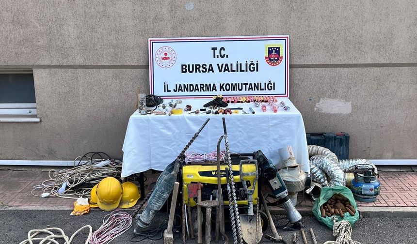 Bursa'da ormanlık alanda izinsiz kazı yapan 9 kişi suçüstü yakalandı