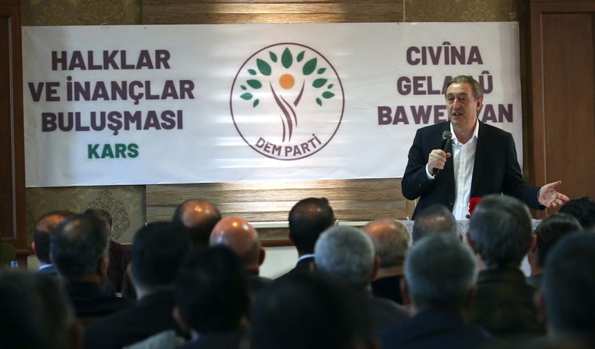 DEM Parti Eş Genel Başkanı Bakırhan:"PKK'nin kendisini feshetmesi, Türkiye'ye silah çevirmeyeceğini belirtmesi tarihidir