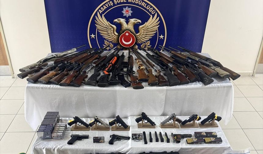 Düzce'de sosyal medyada 'silah teşhiri' yapan 4 zanlı gözaltına alındı