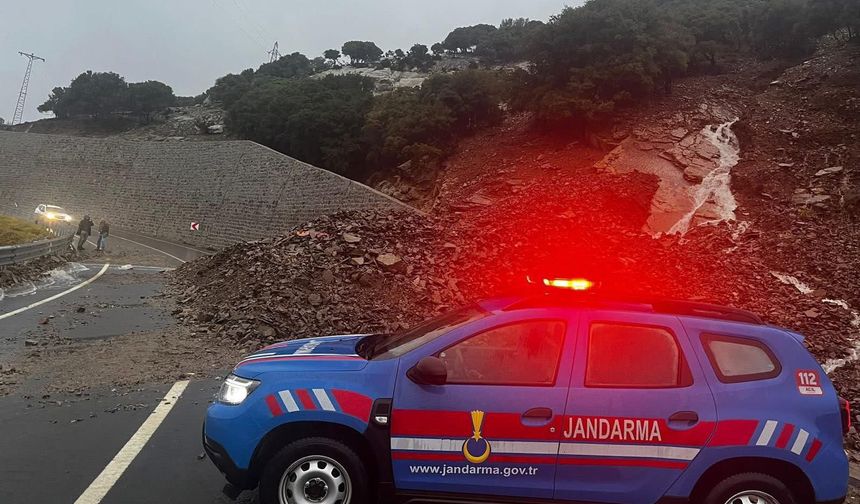 GÜNCELLEME - Gökçeada'da kuvvetli sağanak hayatı olumsuz etkiledi
