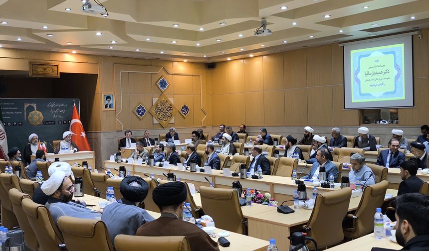 İslam düşünürlerinden Molla Sadra'nın 'El-Esfârü'l Erbaa' eserinin Türkçe tercümesi İran'da tanıtıldı