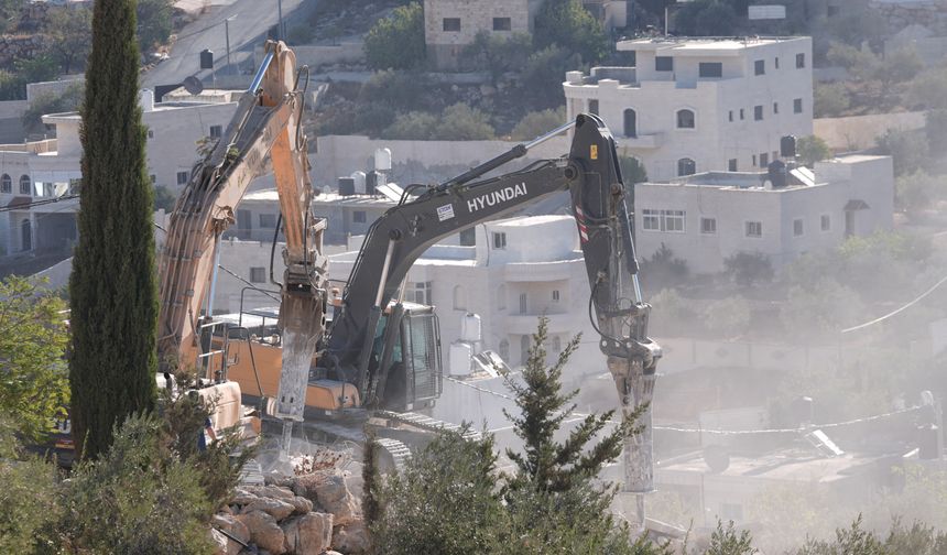 İsrail ordusu, işgal altındaki Batı Şeria'da Filistinlilere ait bir evi yıktı