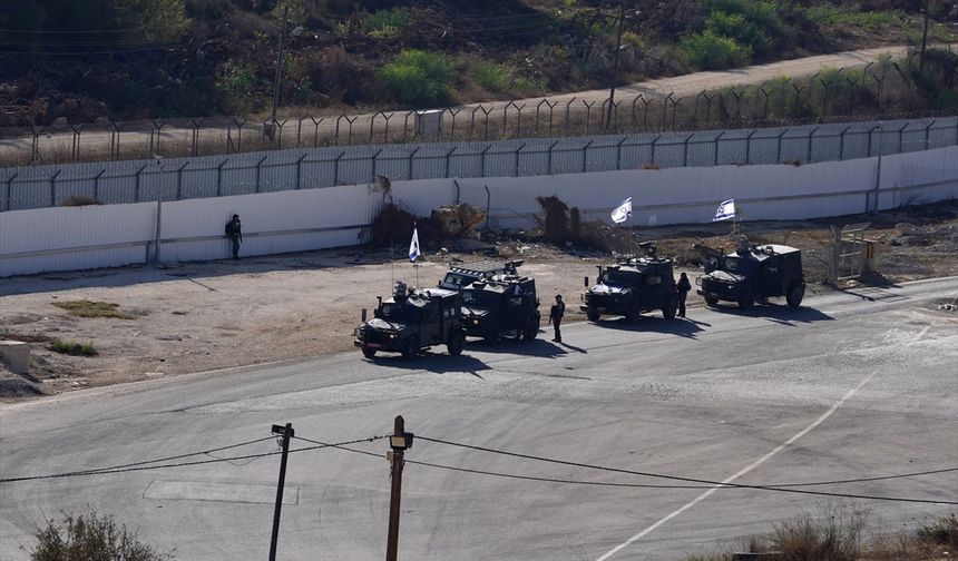 İsrail ordusu, serbest bırakılacak Filistinlileri cezaevi yakınlarında bekleyen kalabalığa saldırdı