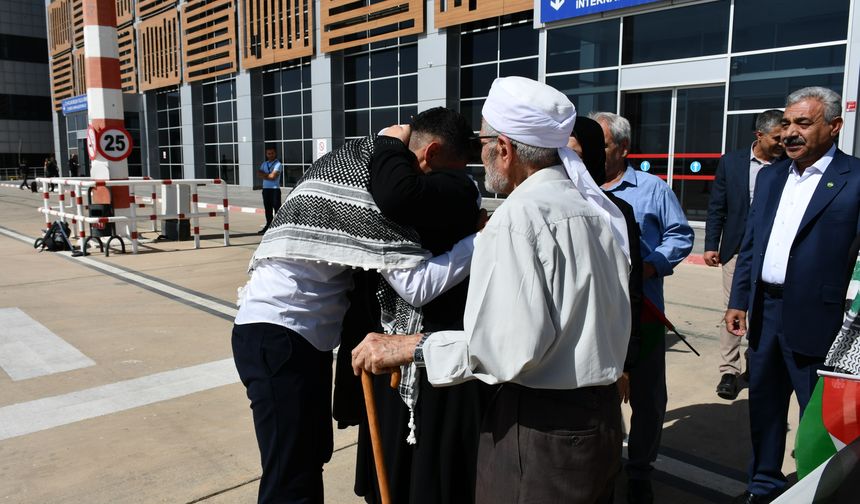 İsrail'in alıkoyduğu Küresel Sumud Filosu aktivistlerinden Batmanlı doktor memleketine döndü