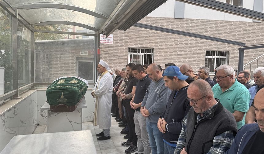 İzmir'de kocası tarafından öldürülen kadının cenazesi defnedildi
