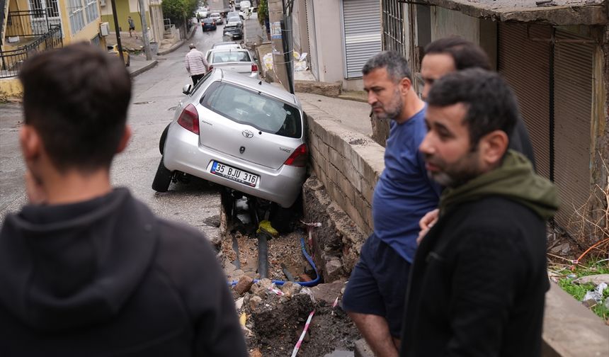 İzmir'de sağanak etkili oldu