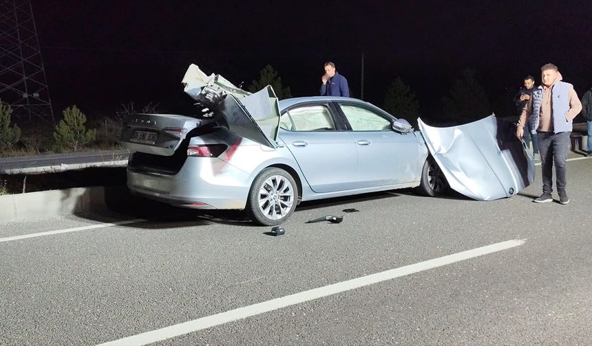Kütahya'da kamyonla çarpışan otomobilin sürücüsü öldü