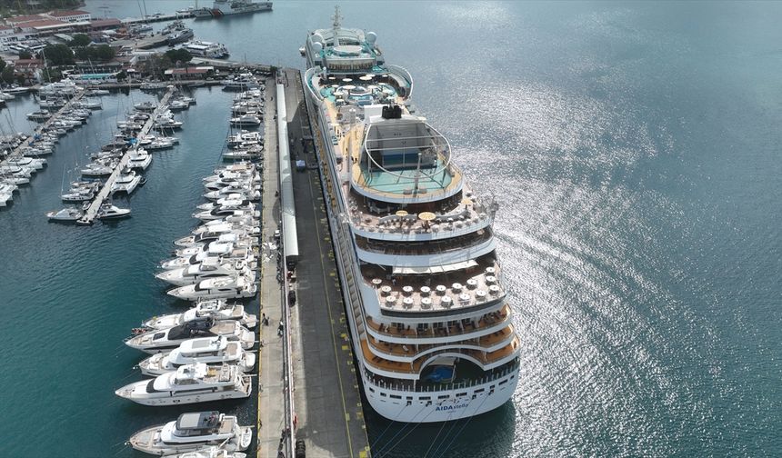 Marmaris'e 'Aida Stella' kruvaziyeriyle 2 bin 500 yolcu geldi