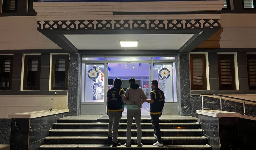 Mersin'de park halindeki 5 aracı yaktığı öne sürülen şüpheli yakalandı