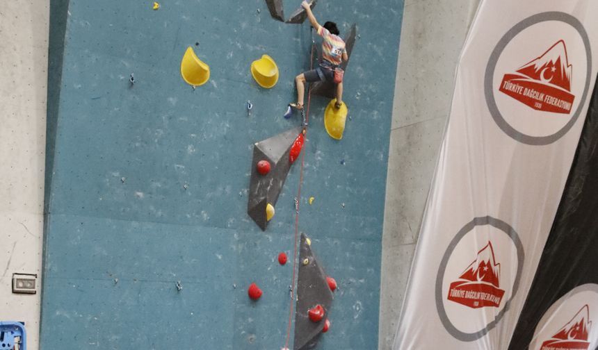 Olimpiyat hedefleyen spor tırmanışçısı Yağmur'a 'fizyoterapist anne' desteği