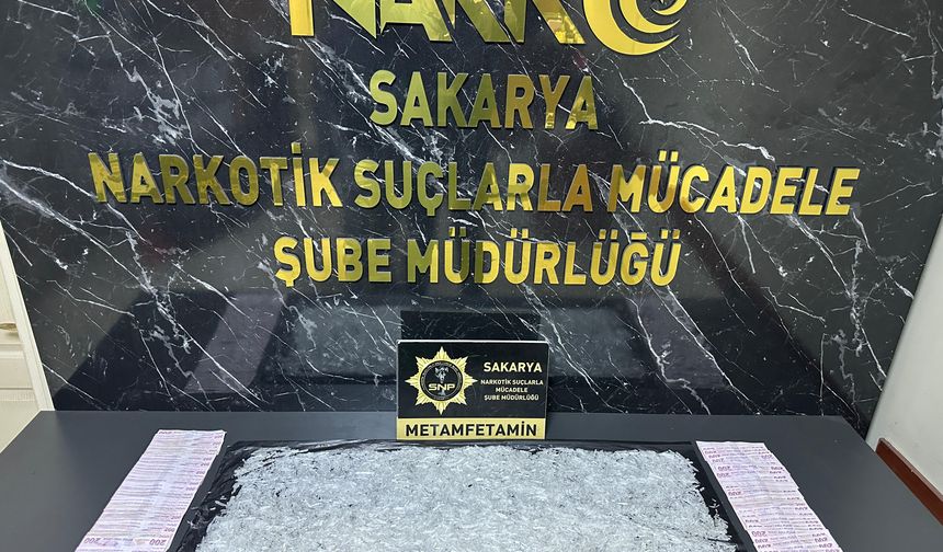 Sakarya'da durdurulan araçta 1 kilogram sentetik uyuşturucu ele geçirildi