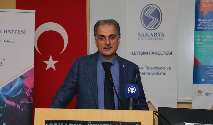 Sakarya'da Uluslararası İletişim Bilimleri Sempozyumu'nda dijital bağımlılık ele alındı