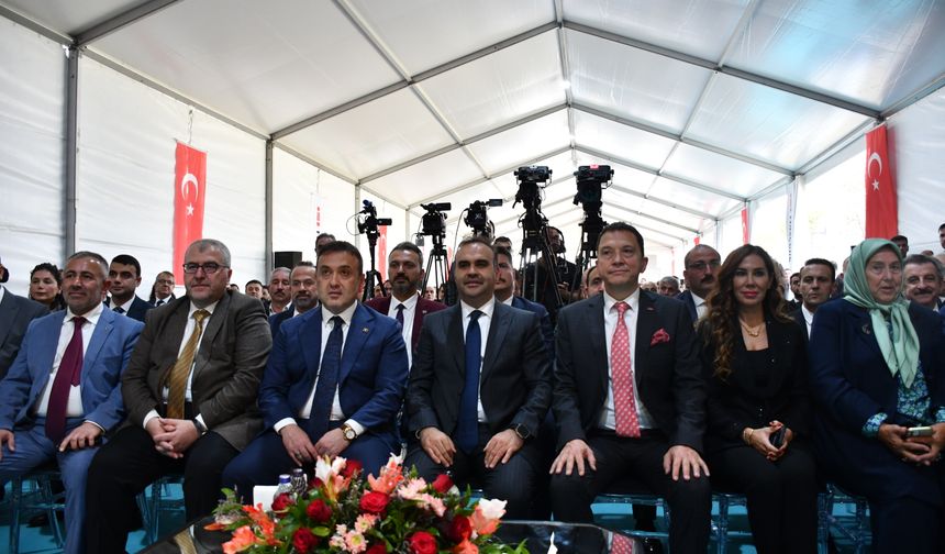 Sanayi ve Teknoloji Bakanı Kacır, Bilecik'te çelik fabrikasının açılış töreninde konuştu: