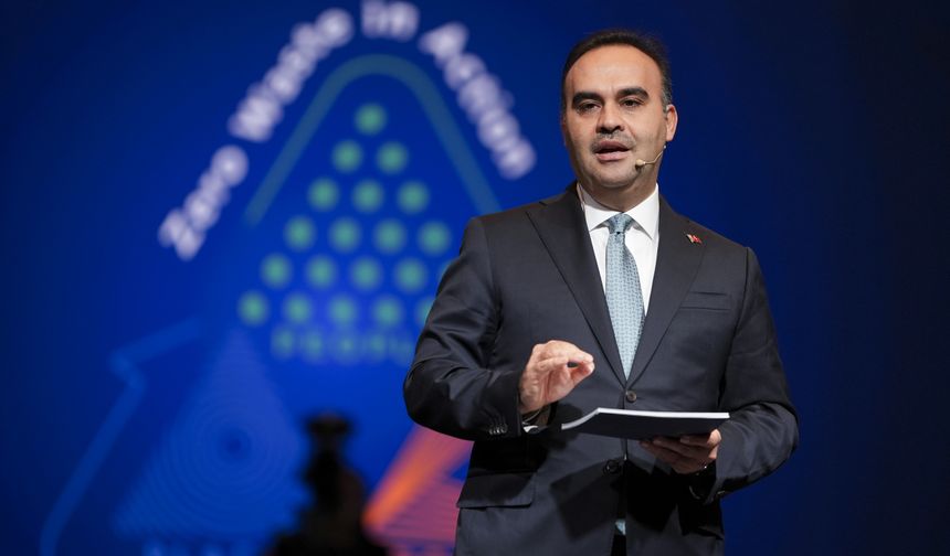 Sanayi ve Teknoloji Bakanı Kacır, 'Daha Akıllı Atık: Yapay Zeka Etkiyi Nasıl Artırıyor' oturumunda konuştu: