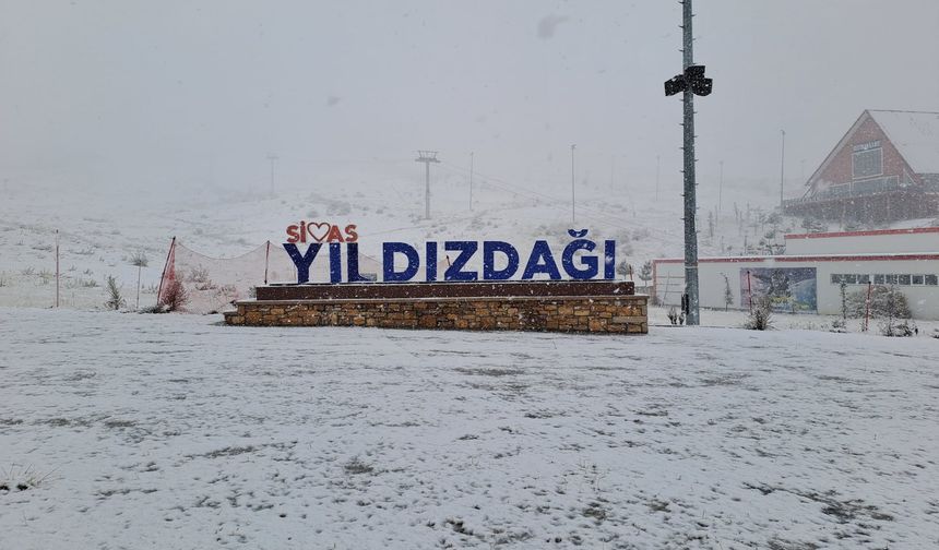 Sivas'ta Yıldız Dağı Kayak Merkezi'ne kar yağdı