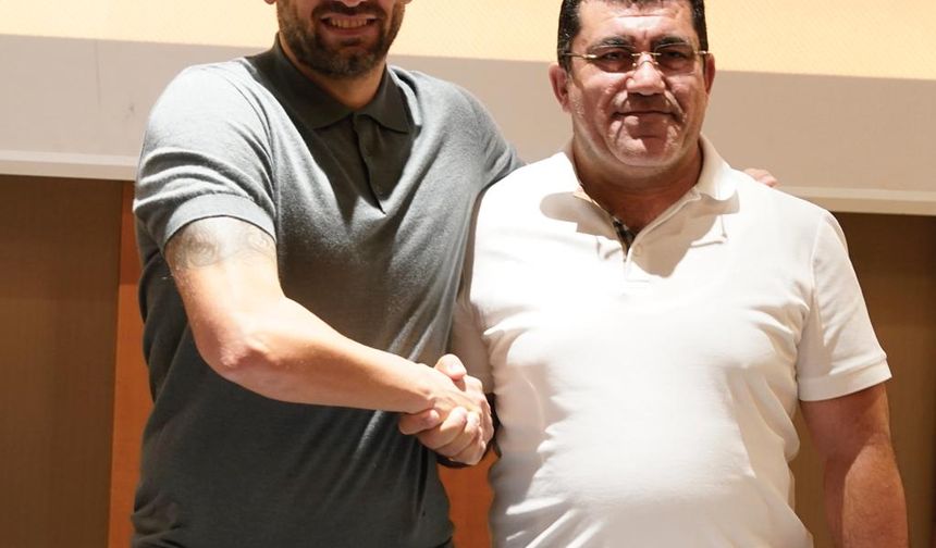 Zecorner Kayserispor'da anlaşmaya varılan Radomir Djalovic için imza töreni düzenlendi