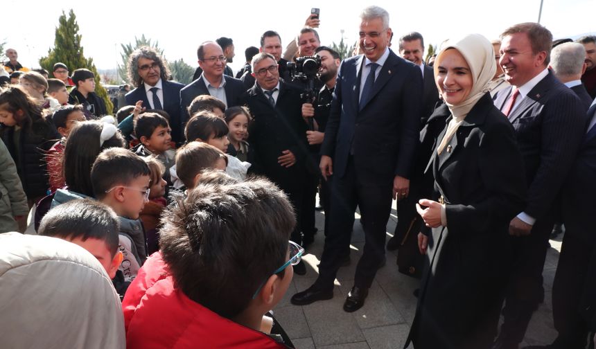 Aile ve Sosyal Hizmetler Bakanı Göktaş, Erzincan'daki sempozyumda konuştu: