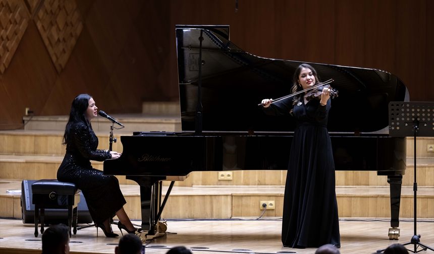 Ankara'da '7 Güzel' müzik grubu 'Zafer Destanı' konseri verdi