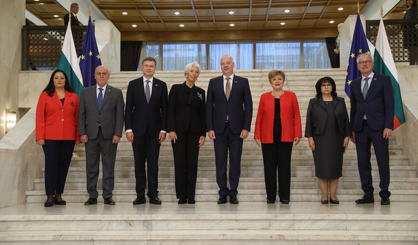 Avrupa Merkez Bankası Başkanı Lagarde, Bulgaristan'ın avroya geçişinin egemenlik kaybı olmadığını söyledi