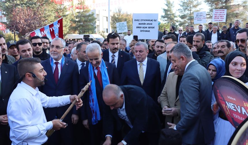 Bakanlar Uraloğlu ve Işıkhan, Midyat Belediyesini ziyaret etti