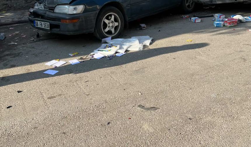 Başkentte freni patlayan kamyon park halindeki araçlara çarparak durdu