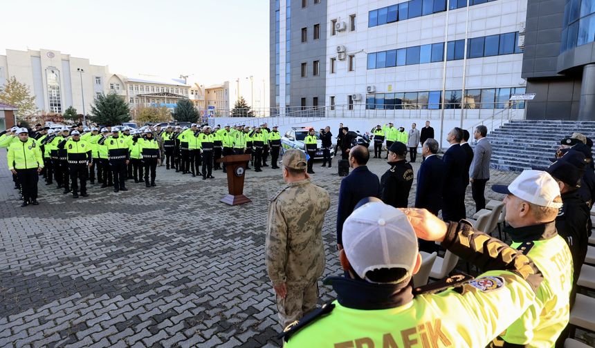 Bingöl'de trafik polislerine yaka kameraları törenle dağıtıldı
