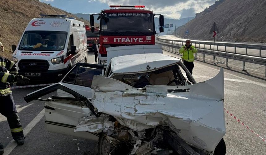Denizli'de kamyona çarpan otomobildeki 1 kişi öldü, 1 kişi yaralandı