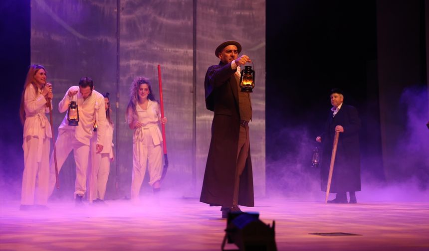 'Dracula: Bir Dehşet Komedisi' oyunu Denizli'de sahnelendi