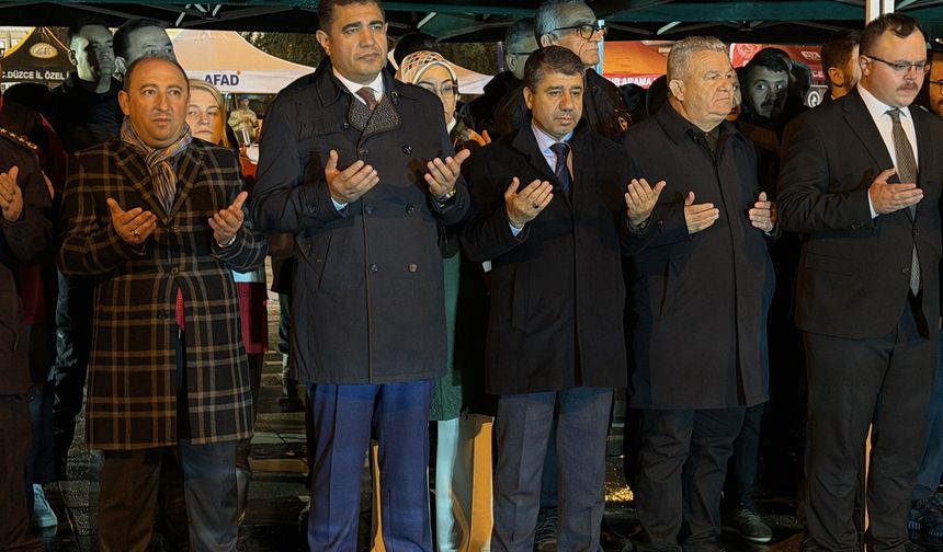 Düzce'de deprem şehitleri 45 saniyelik saygı duruşuyla anıldı