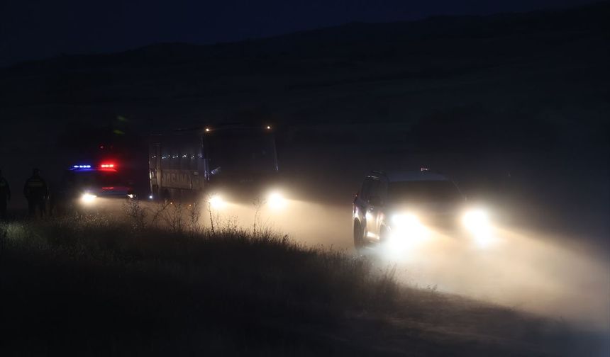 Gürcistan'da askeri kargo uçağının düştüğü bölgedeki arama kurtarma çalışmaları gece de sürdü