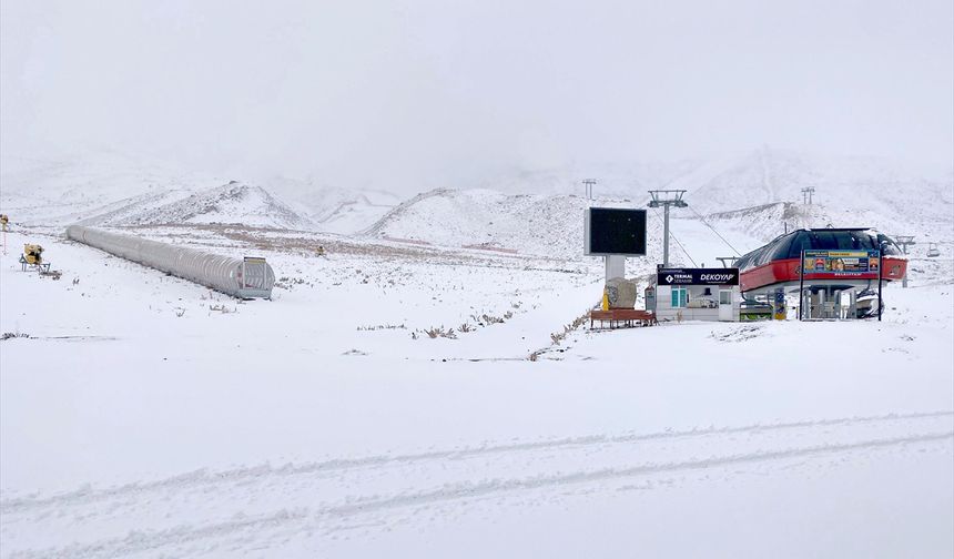 İç Anadolu'nun en yüksek dağı Erciyes'e kar yağdı
