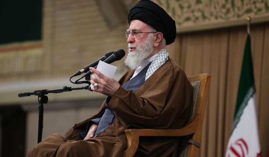 İran lideri Hamaney, İsrail'i desteklediği sürece ABD ile işbirliğinin mümkün olmadığını söyledi