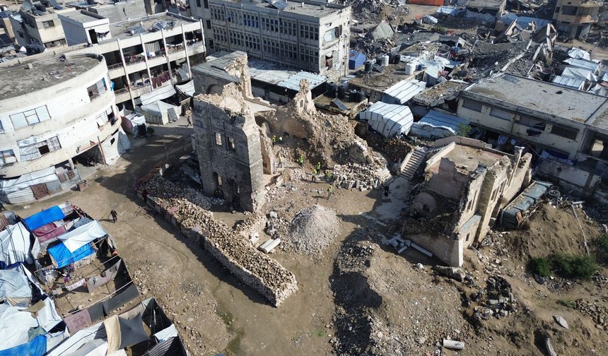 İsrail, Gazze'de Memlükler döneminde inşa edilen Paşa Sarayı'nı yıktı, 20 binden fazla tarihi eseri yağmaladı