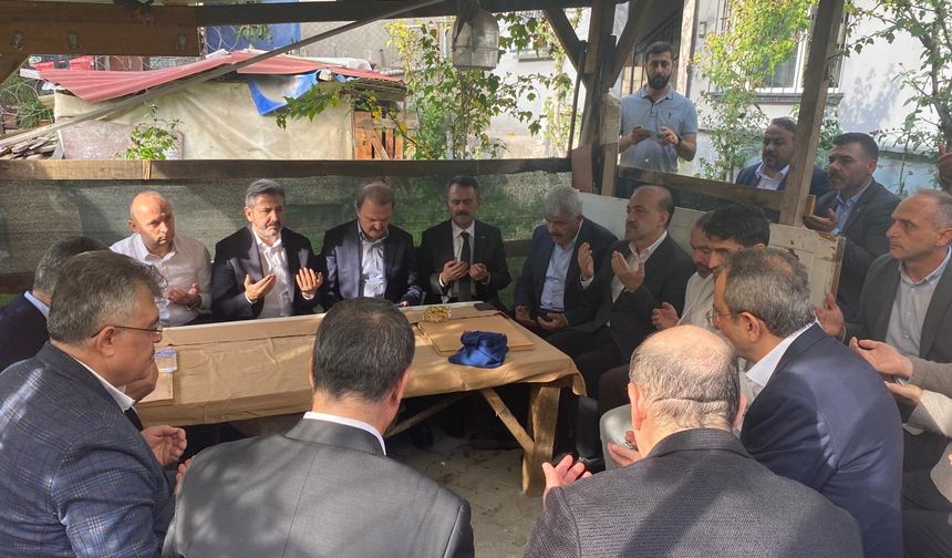 Kocaeli Valisi Aktaş'tan fabrika yangınında ölen işçilerin ailelerine ziyaret