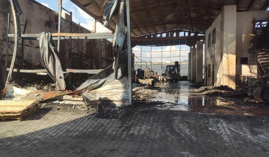 Kocaeli'de fabrika yangınına ilişkin inceleme ve çalışmalar sürüyor