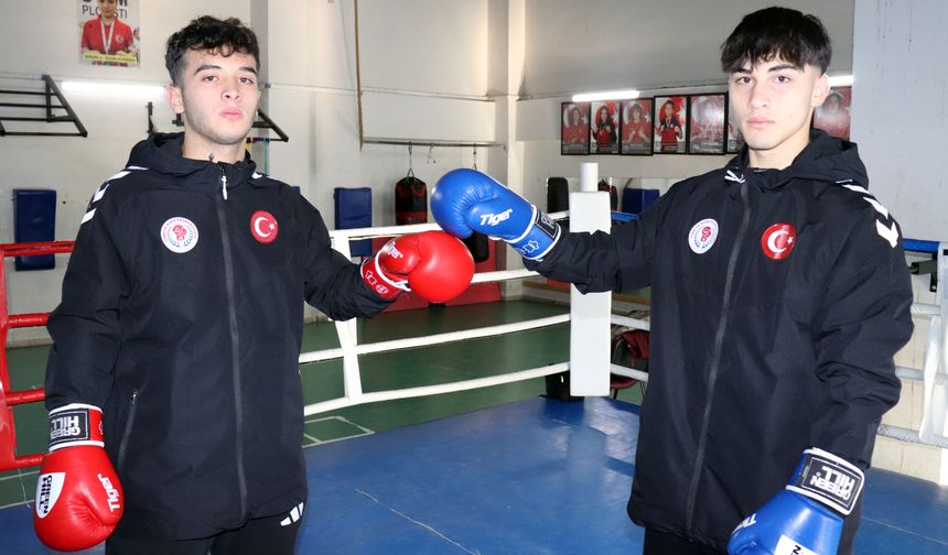 Lise öğrencisi milli boksörler Avrupa şampiyonluğu için yumruk sallıyor