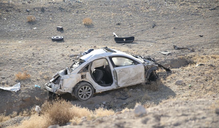 Niğde'de şarampole devrilen otomobildeki 2 kişi öldü, 1 kişi yaralandı