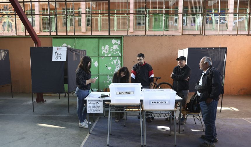 Şili'de devlet başkanı seçimi için oy kullanma işlemi başladı