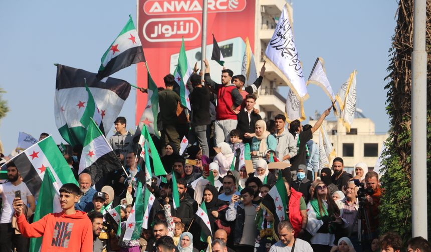 Suriye'de rejiminin devrildiği 'Düşmanı Caydırma Operasyonu'nun yıl dönümünde kutlama gösterileri