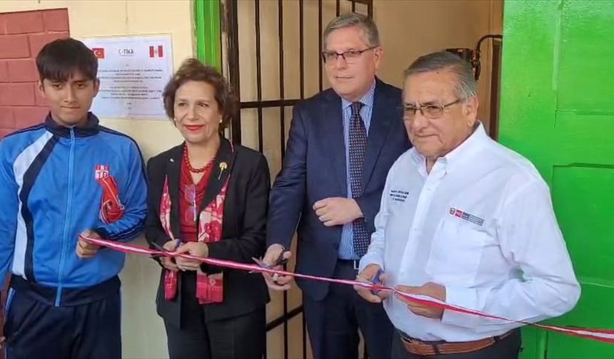 TİKA'dan Peru'daki liseye bilgisayar sınıfı desteği