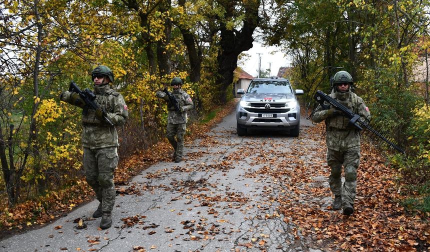 Türk askeri, Kosova'da devriye faaliyetlerine devam ediyor