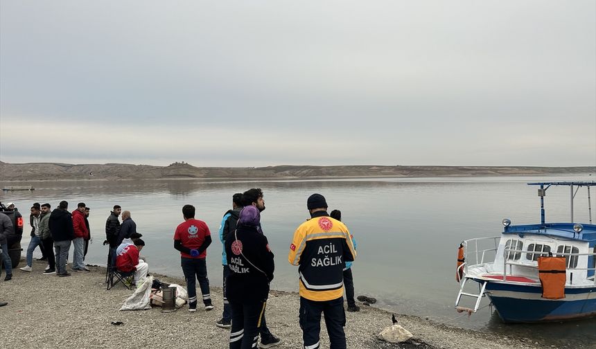 Adıyaman'da şişme botun alabora olması sonucu baraja düşen kişi aranıyor