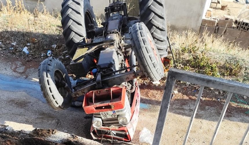 Aksaray'da devrilen traktörün sürücüsü öldü