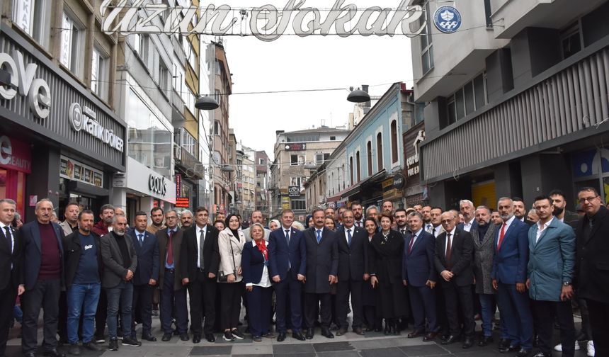 Anahtar Parti Genel Başkanı Ağıralioğlu Trabzon'da esnafı ziyaret etti