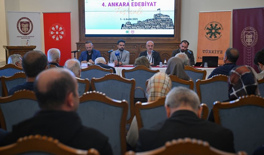 Ankara Sosyal Bilimler Üniversitesinde 'Yapay Zekanın Edebiyata Etkisi' paneli düzenlendi