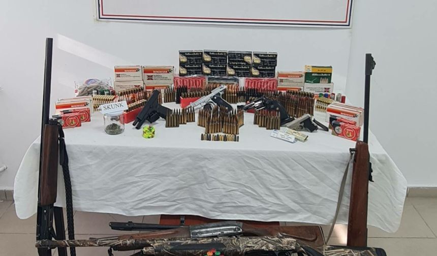 Artvin'de silah ve uyuşturucu operasyonunda 4 kişi gözaltına alındı