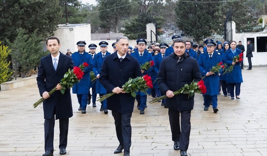 Azerbaycan'da Rusya'nın düşürdüğü uçakta yaşamını yitirenler anılıyor