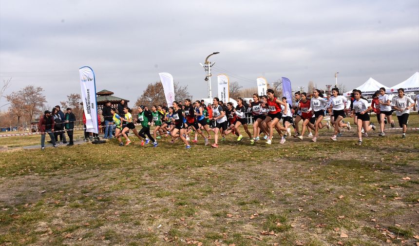 Bölgesel Kros Ligi Yarı Final Yarışmaları Van'da yapıldı