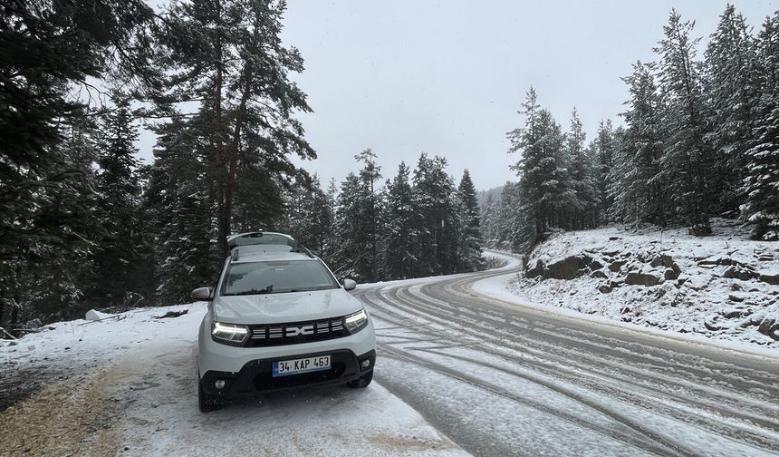 Bolu'nun yüksek kesimlerinde kar yağışı etkili oldu